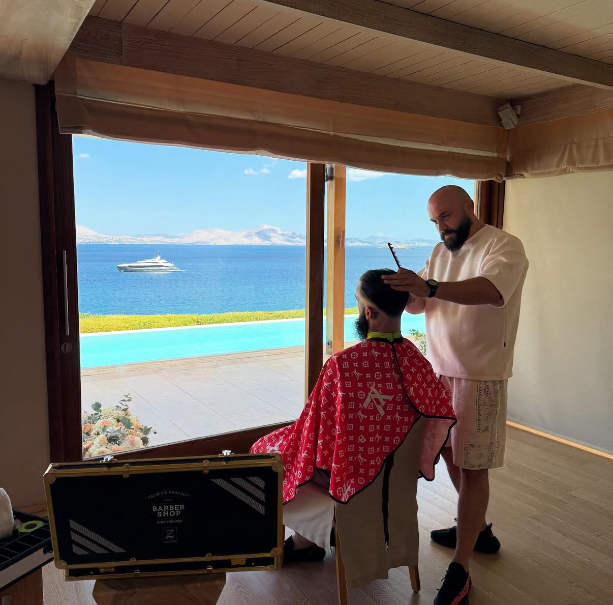 Λεπτομέρεια από beard trimming